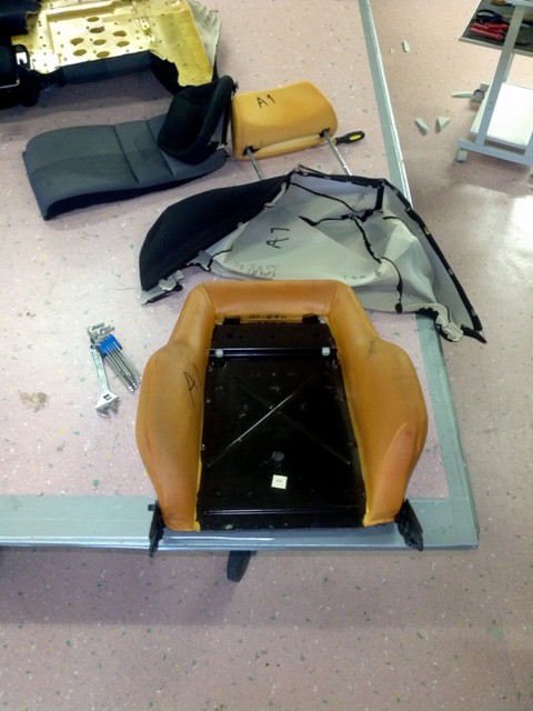 Lancia  herbekleden autostoelen a.jpg
